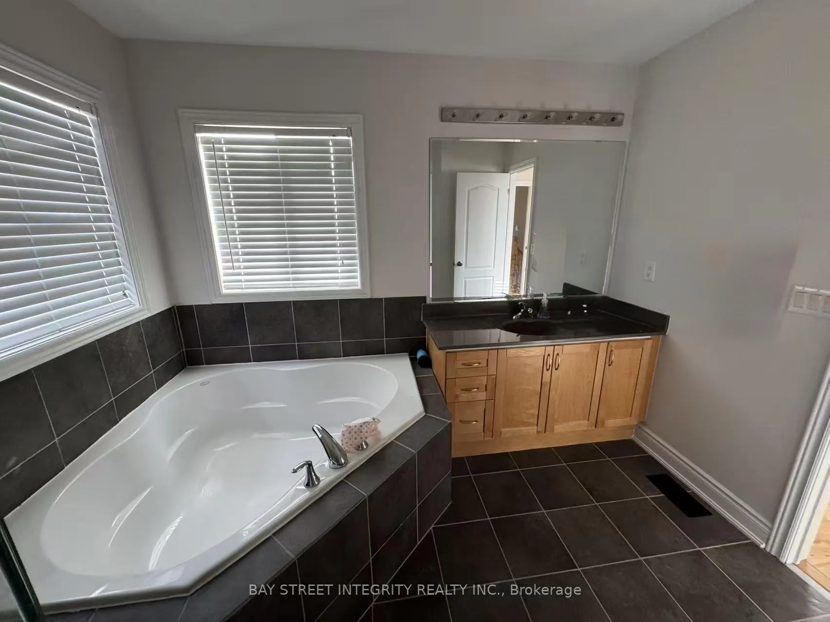 Photo 20 of 3364 Hayhurst Crescent, Oakville, Bronte — HOMEH