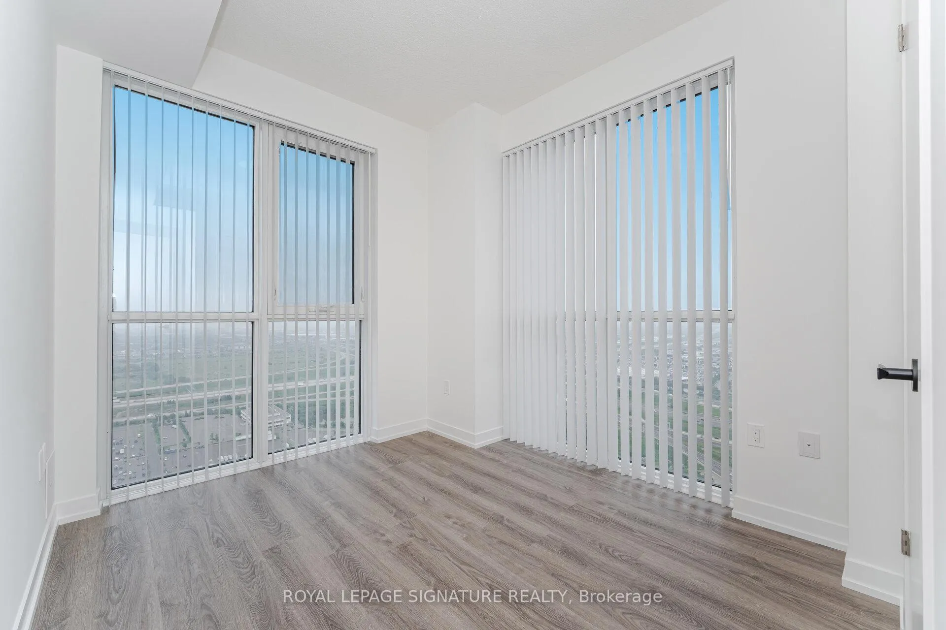 Photo 18 of Unit 4806, 195 Commerce Street, Vaughan, Vaughan Corporate Centre — HOMEH