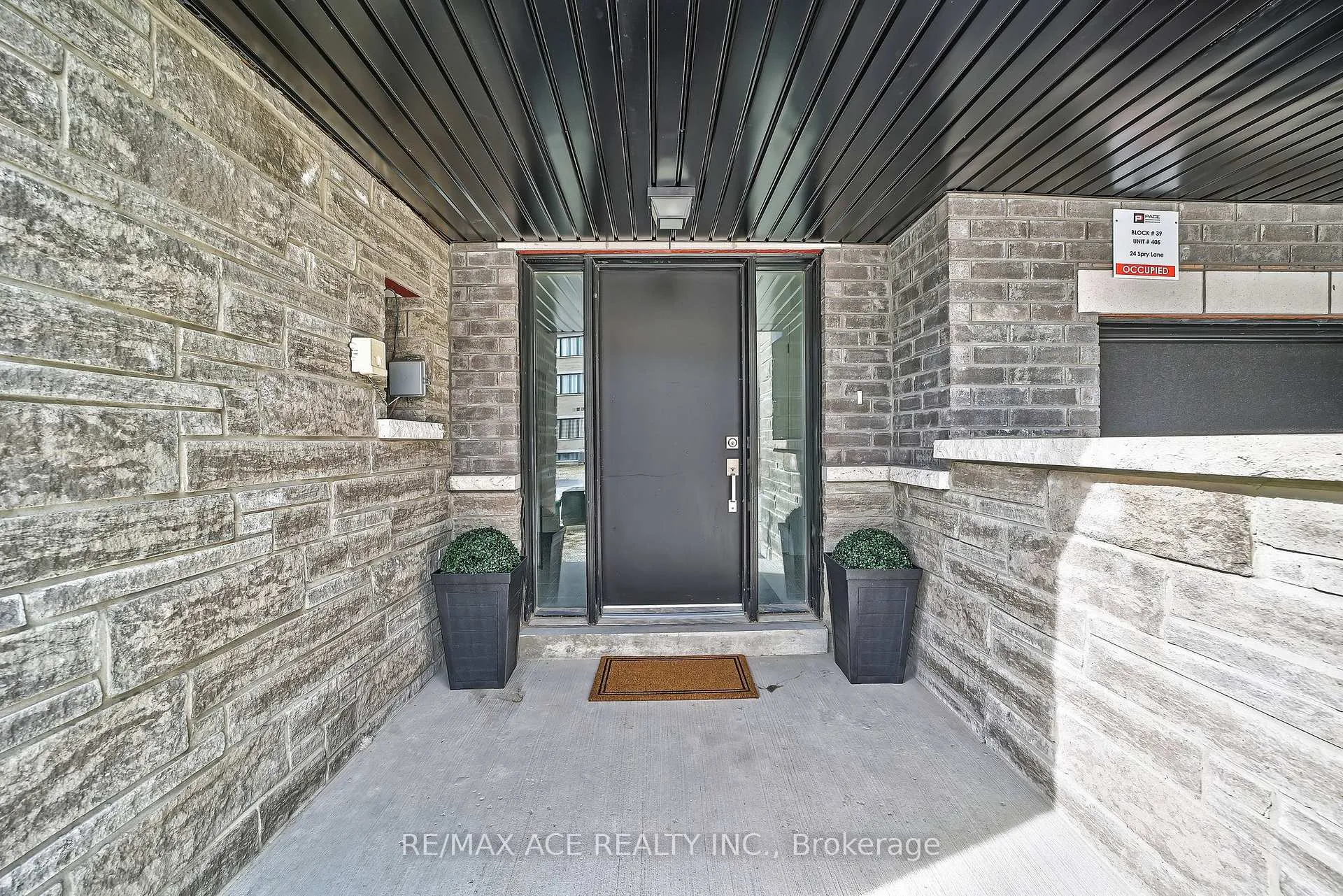 Photo 4 of 24 Spry Lane, Barrie, Innis-Shore — HOMEH