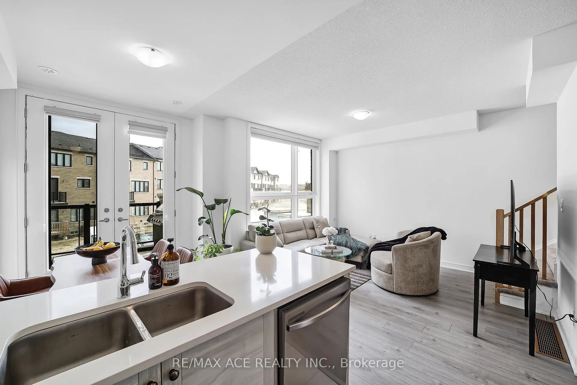 Photo 20 of 24 Spry Lane, Barrie, Innis-Shore — HOMEH