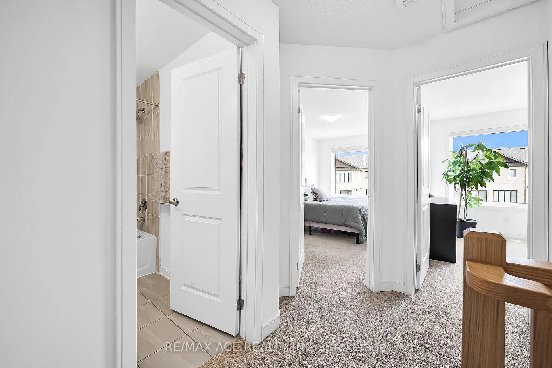 Photo 22 of 24 Spry Lane, Barrie, Innis-Shore — HOMEH