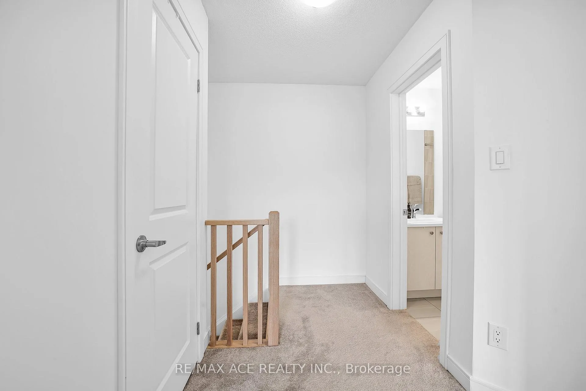 Photo 23 of 24 Spry Lane, Barrie, Innis-Shore — HOMEH
