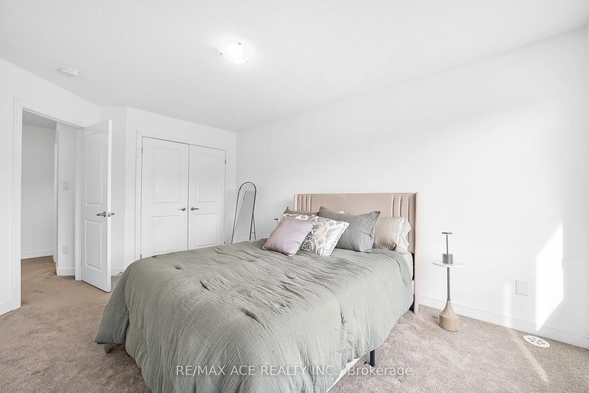 Photo 24 of 24 Spry Lane, Barrie, Innis-Shore — HOMEH