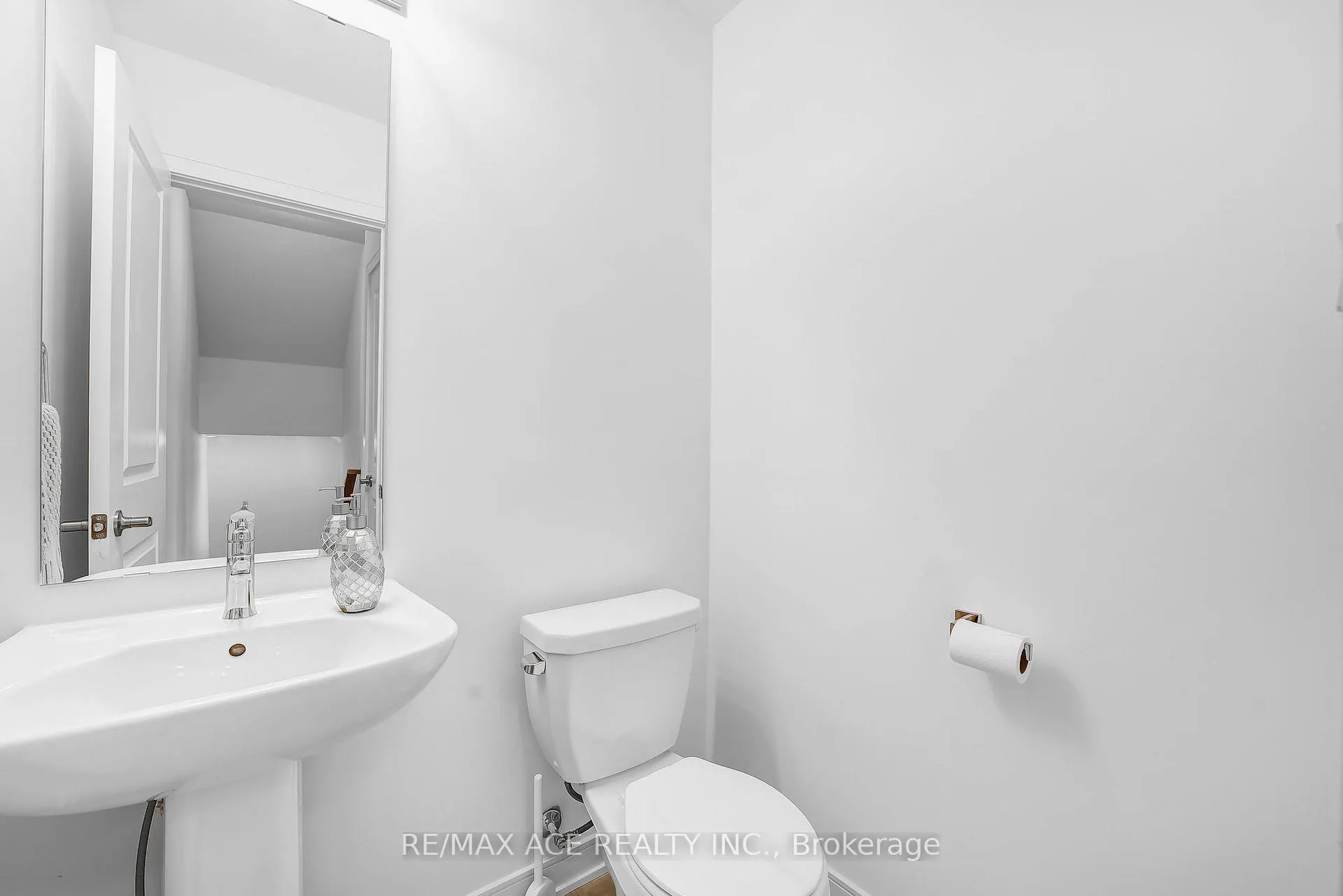 Photo 30 of 24 Spry Lane, Barrie, Innis-Shore — HOMEH