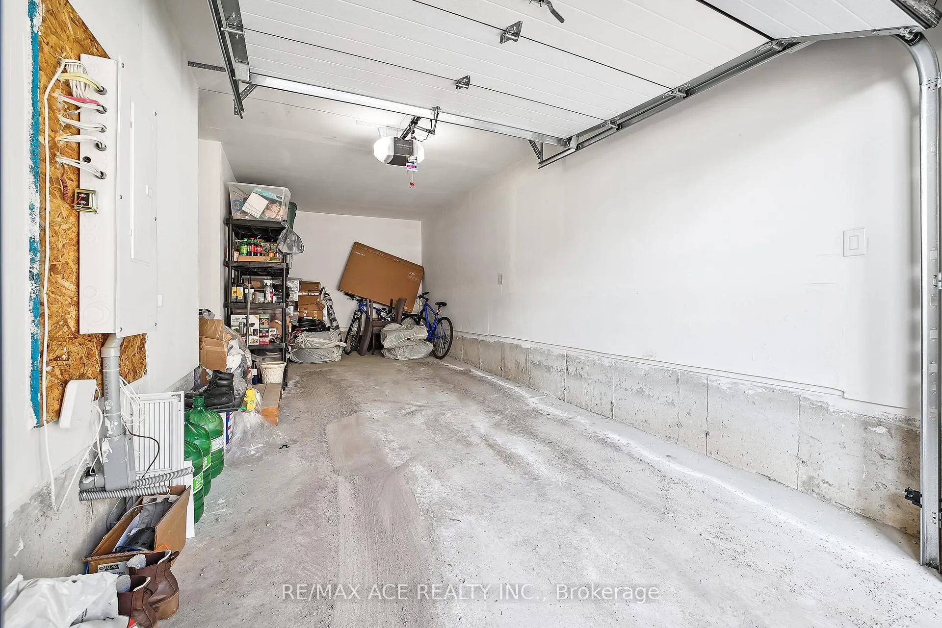 Photo 32 of 24 Spry Lane, Barrie, Innis-Shore — HOMEH