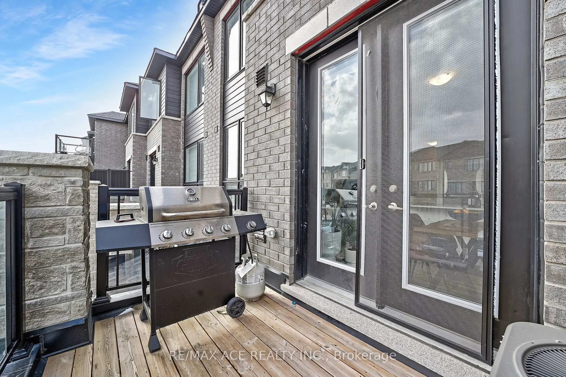 Photo 33 of 24 Spry Lane, Barrie, Innis-Shore — HOMEH