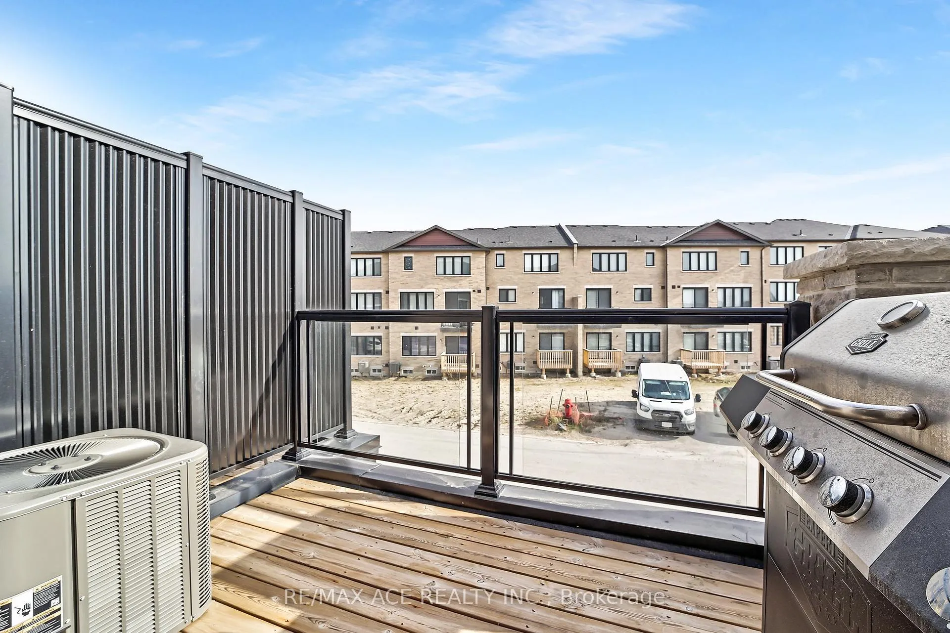 Photo 34 of 24 Spry Lane, Barrie, Innis-Shore — HOMEH
