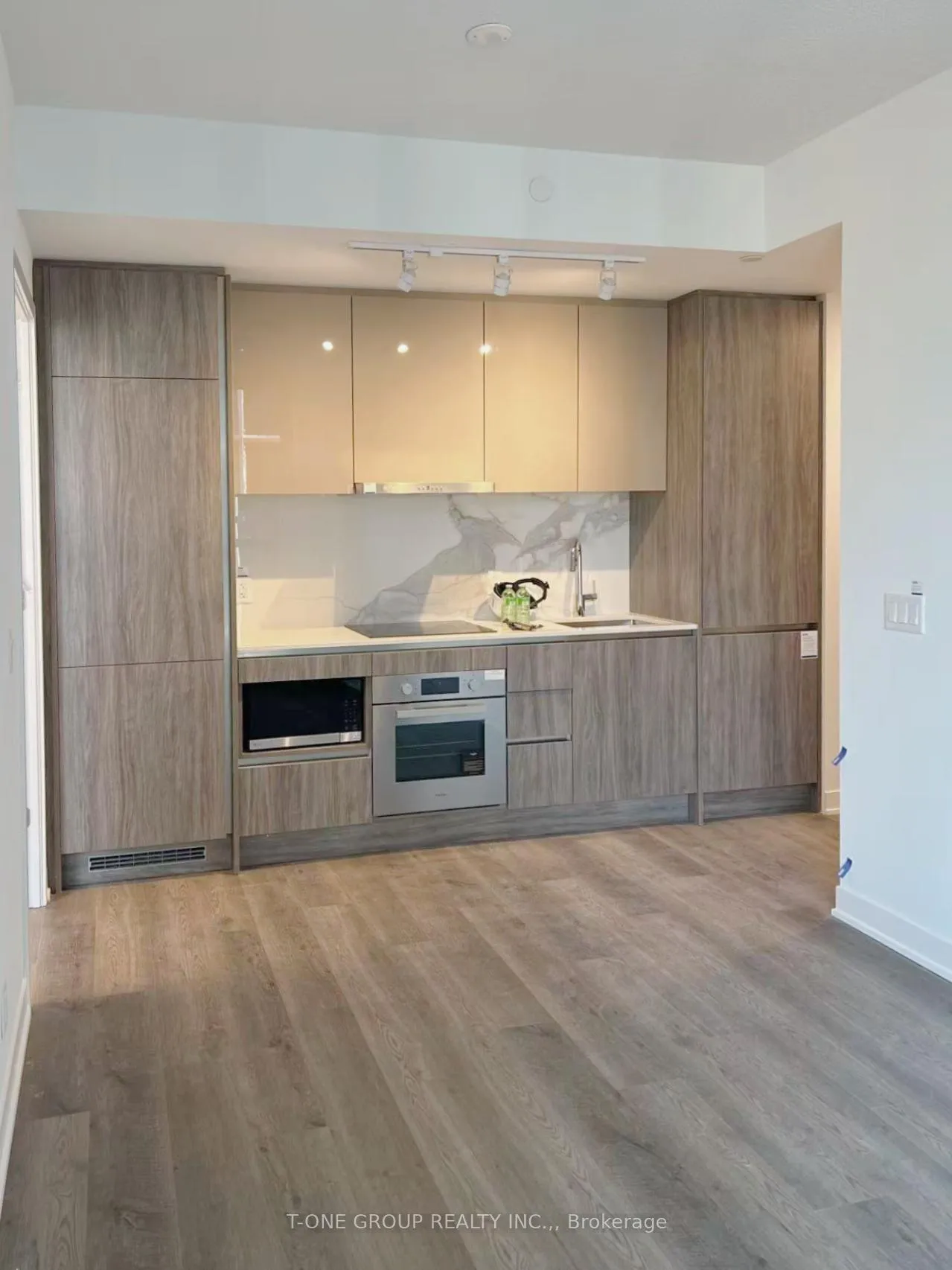 Photo 2 of Unit 1612, 180 Front Street E, Toronto, Moss Park — HOMEH