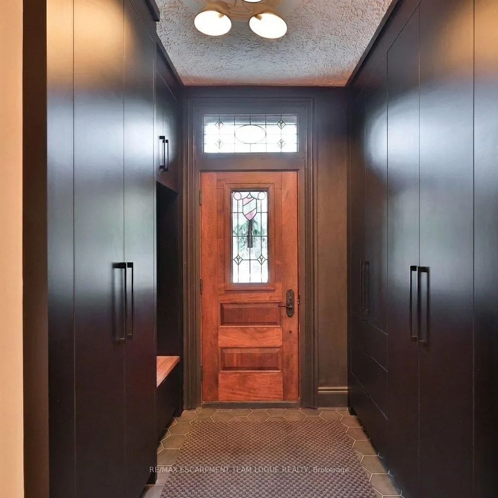 Photo 3 of 322 Caroline Street S, Hamilton, Durand — HOMEH
