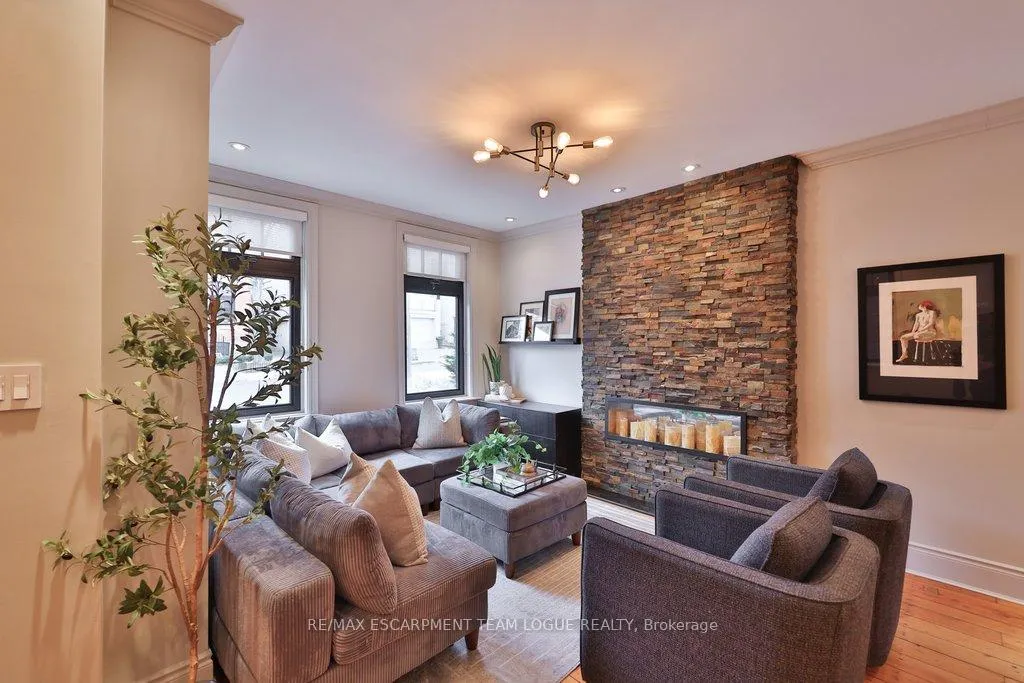 Photo 5 of 322 Caroline Street S, Hamilton, Durand — HOMEH