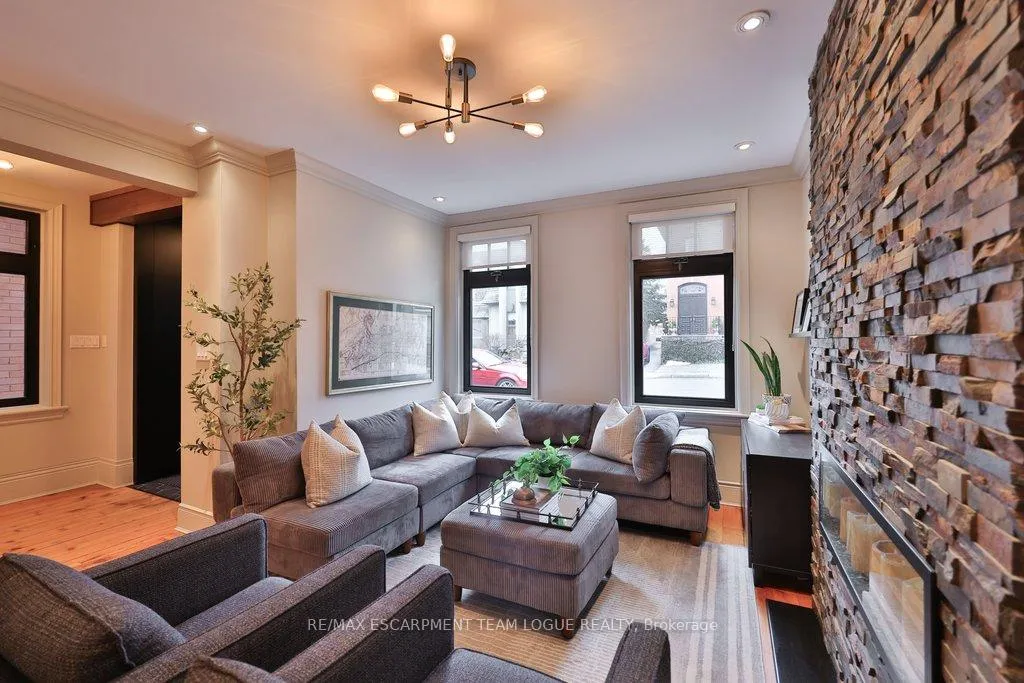 Photo 6 of 322 Caroline Street S, Hamilton, Durand — HOMEH