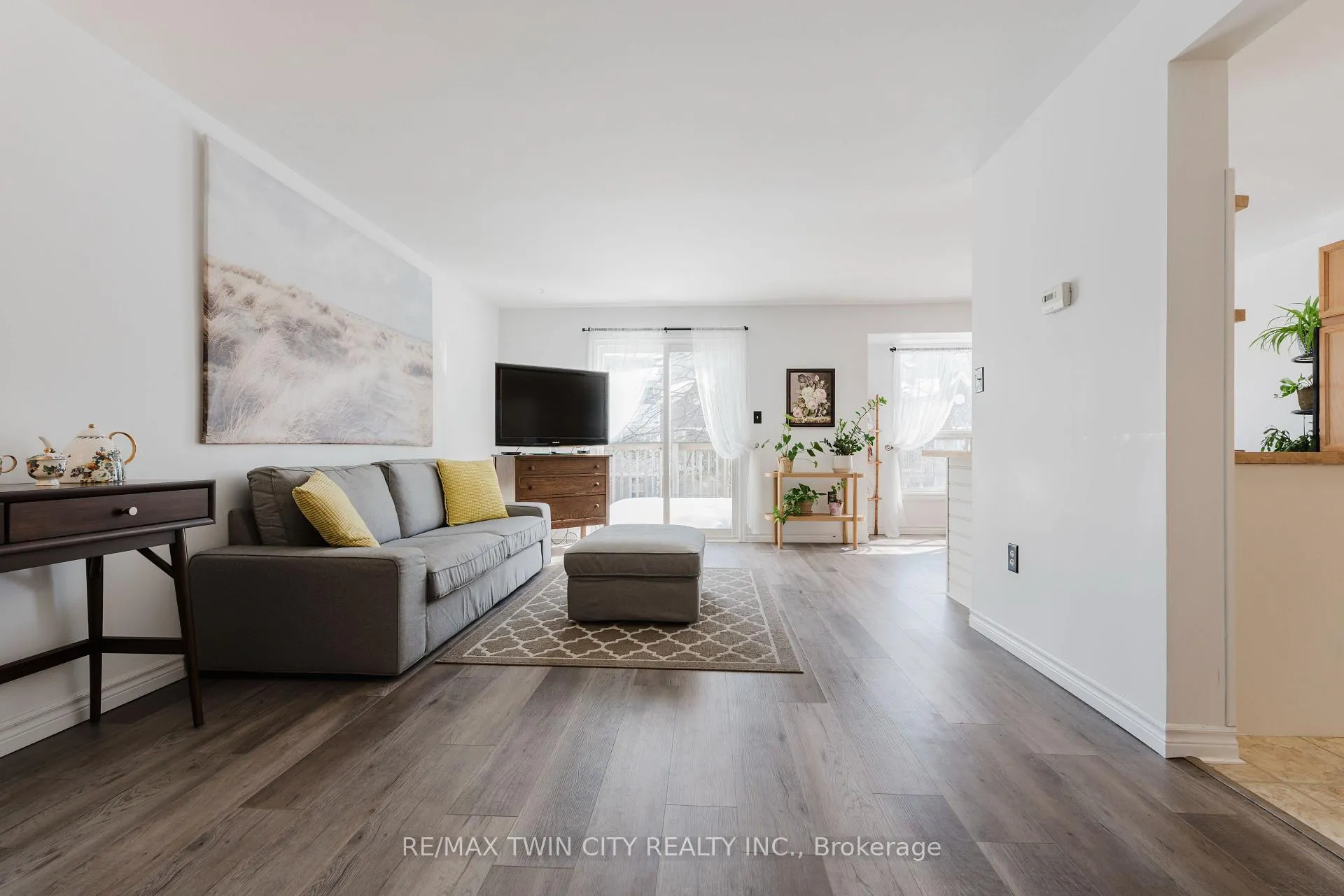 Photo 5 of Unit 23, 54 Green Valley Drive, Kitchener — HOMEH