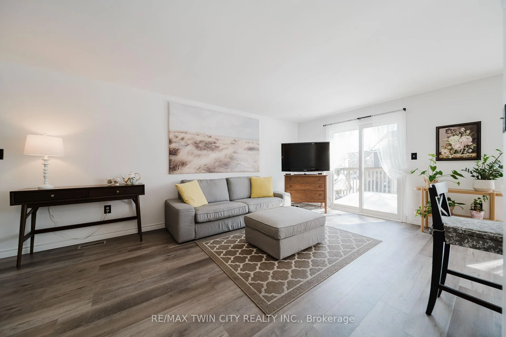 Photo 6 of Unit 23, 54 Green Valley Drive, Kitchener — HOMEH