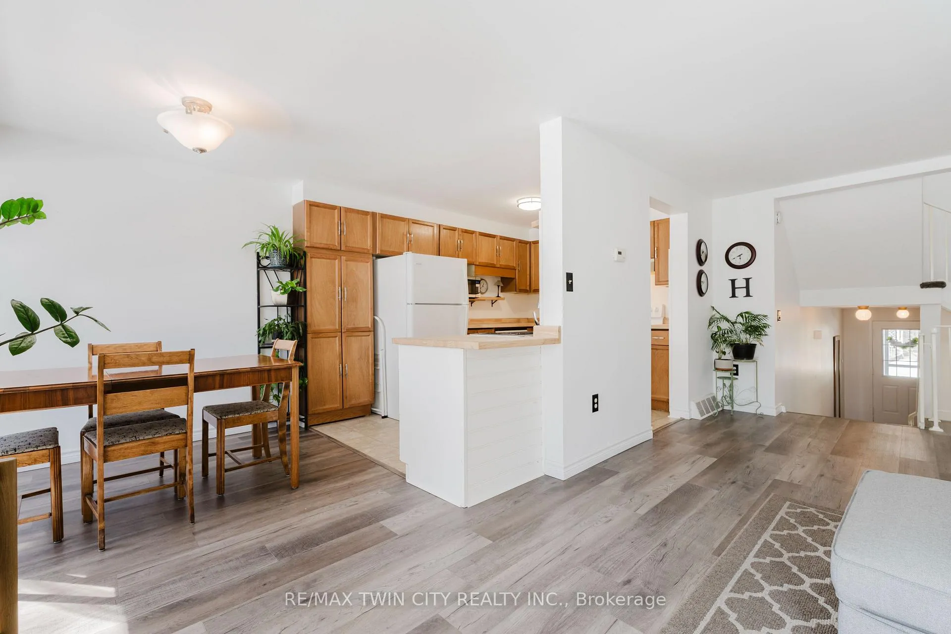 Photo 8 of Unit 23, 54 Green Valley Drive, Kitchener — HOMEH