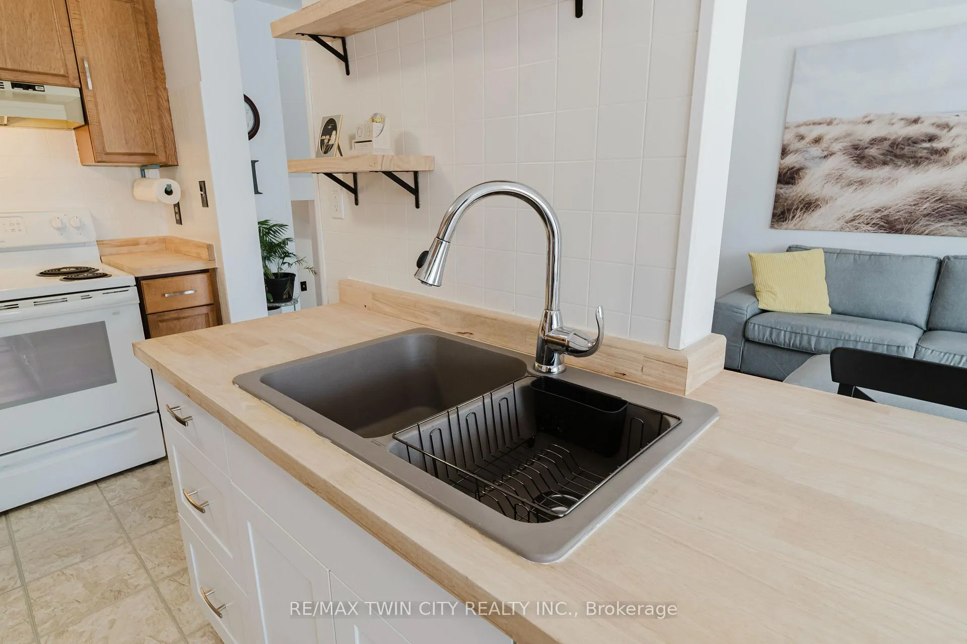 Photo 11 of Unit 23, 54 Green Valley Drive, Kitchener — HOMEH