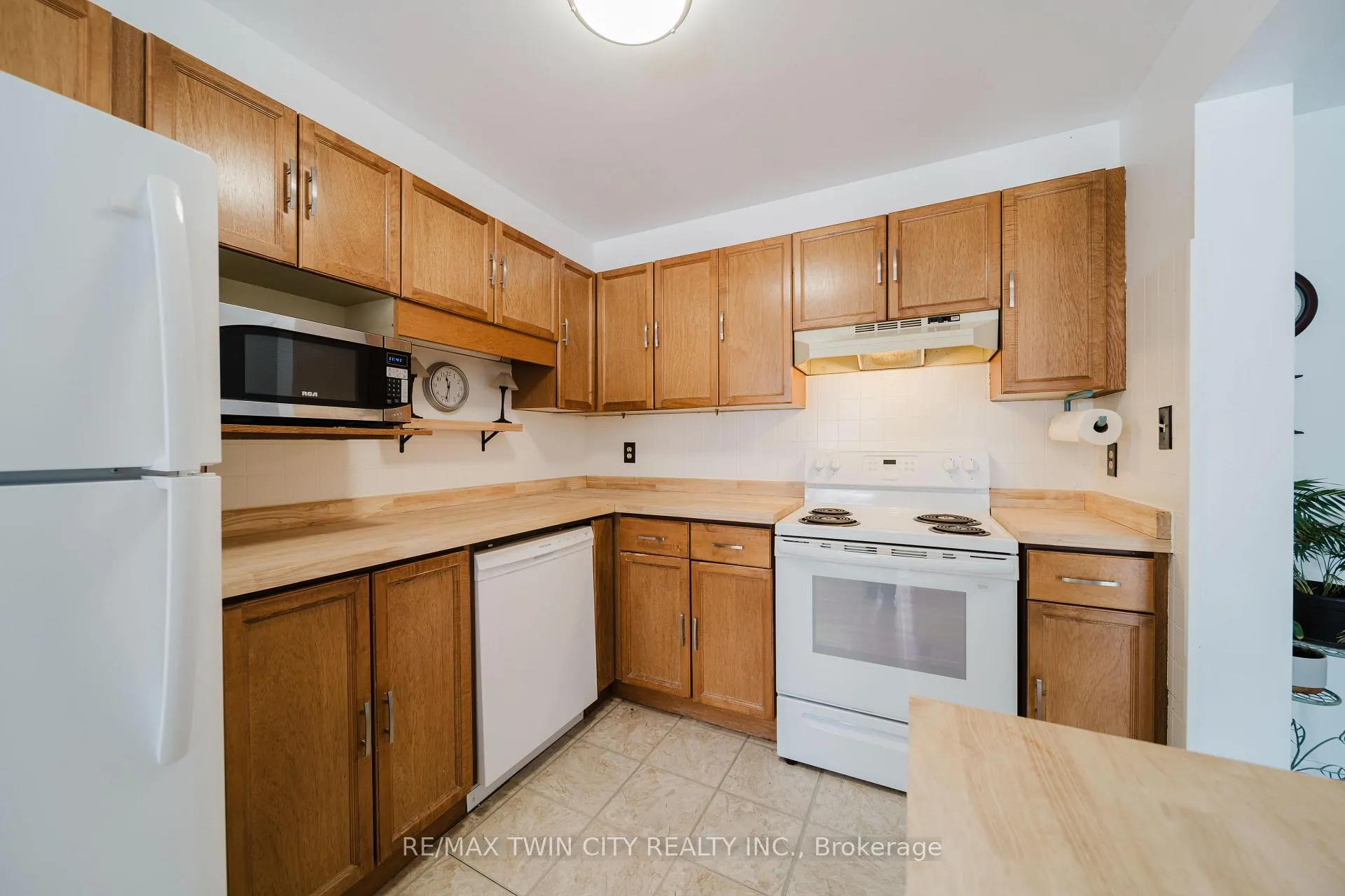 Photo 12 of Unit 23, 54 Green Valley Drive, Kitchener — HOMEH