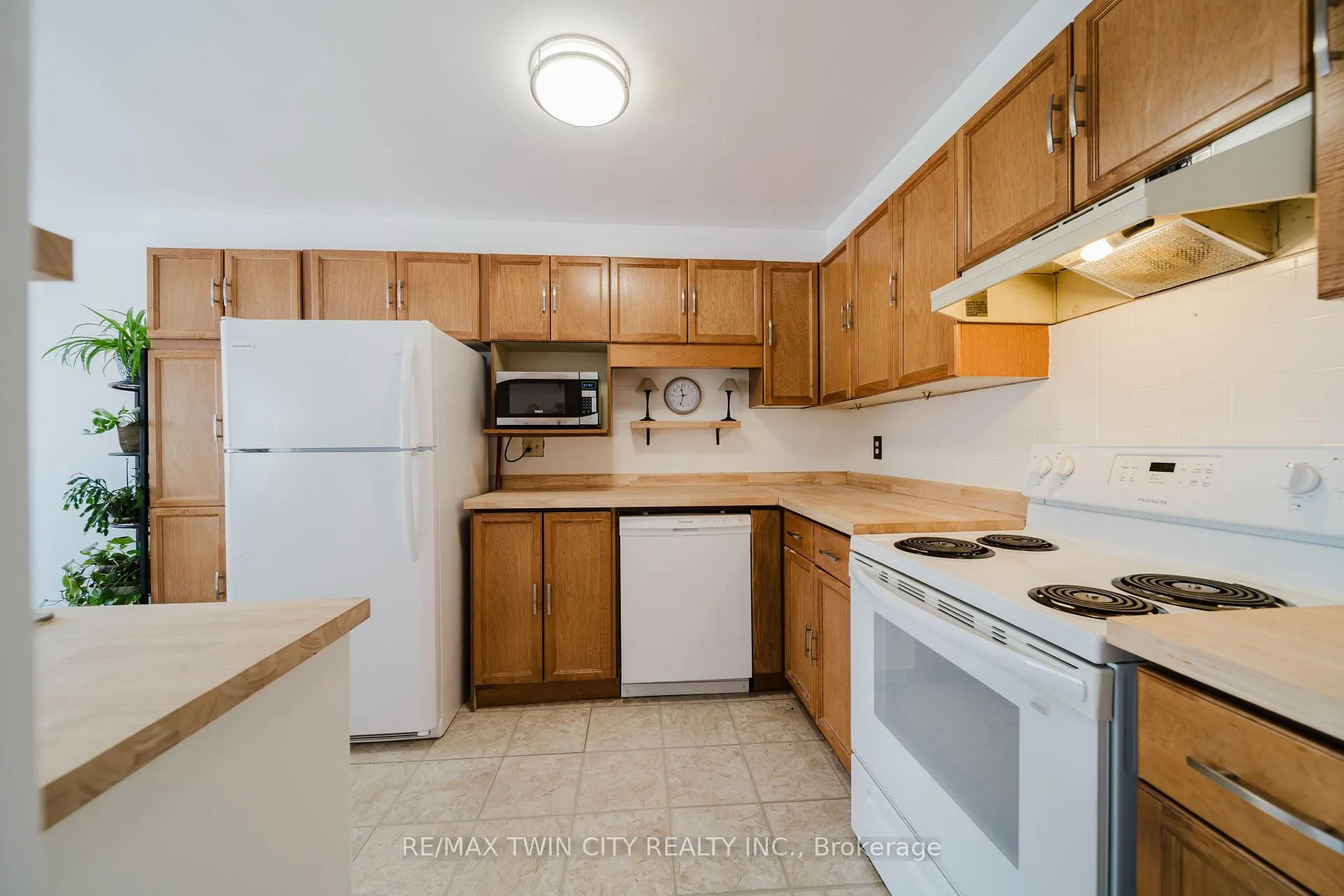Photo 13 of Unit 23, 54 Green Valley Drive, Kitchener — HOMEH