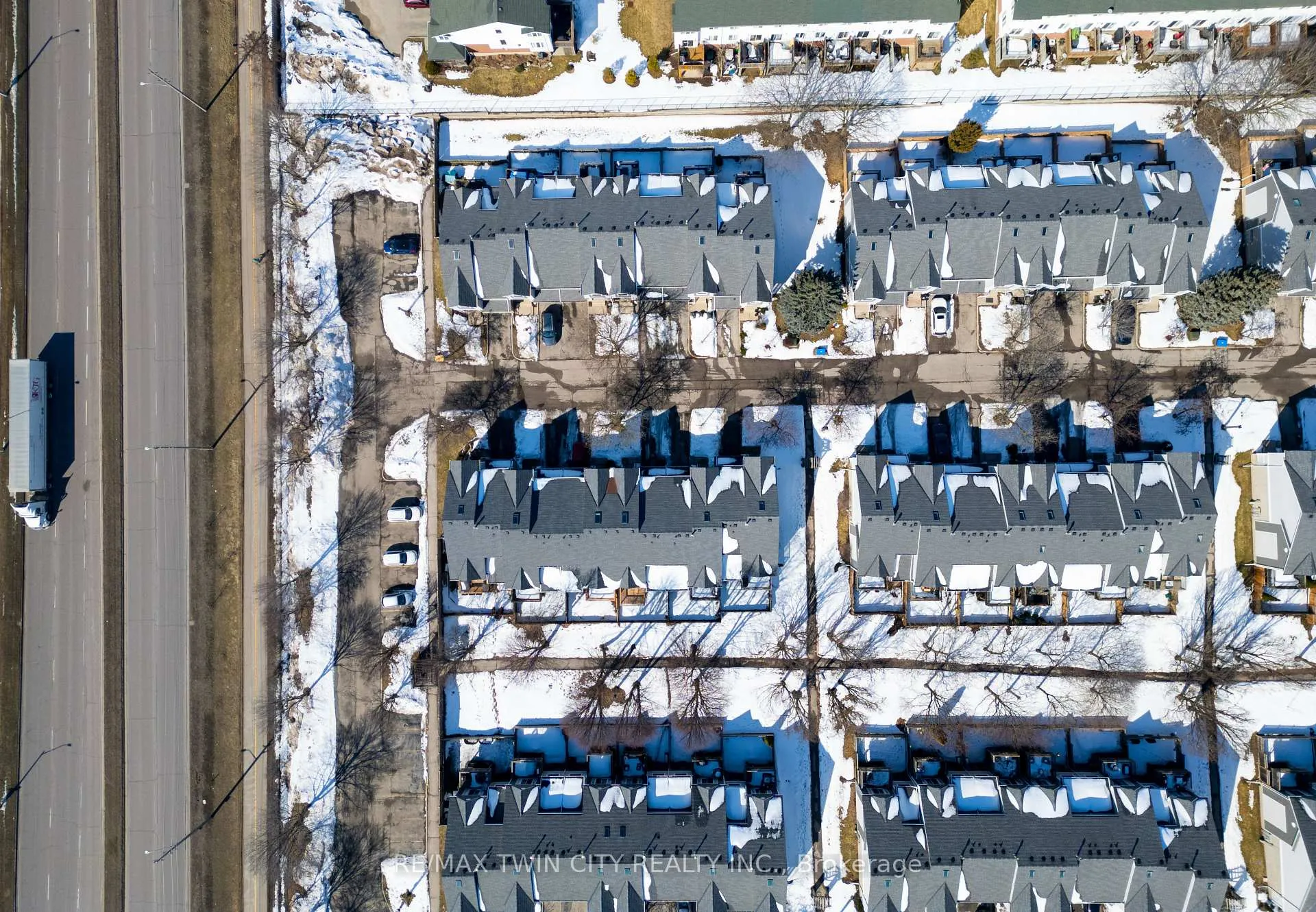 Photo 37 of Unit 23, 54 Green Valley Drive, Kitchener — HOMEH