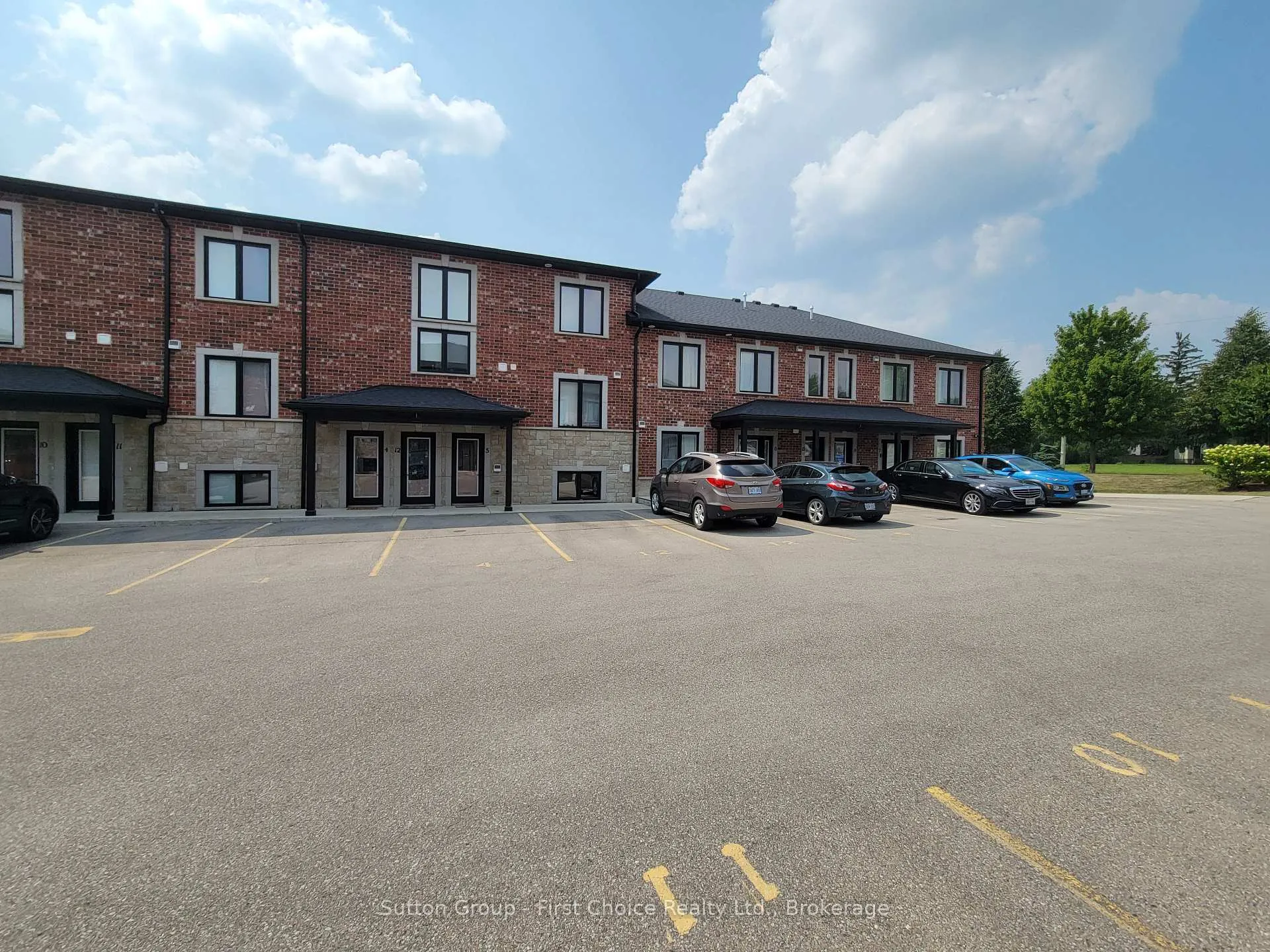 Photo 3 of Unit 5, 3205 Vivian Line 37, Stratford — HOMEH