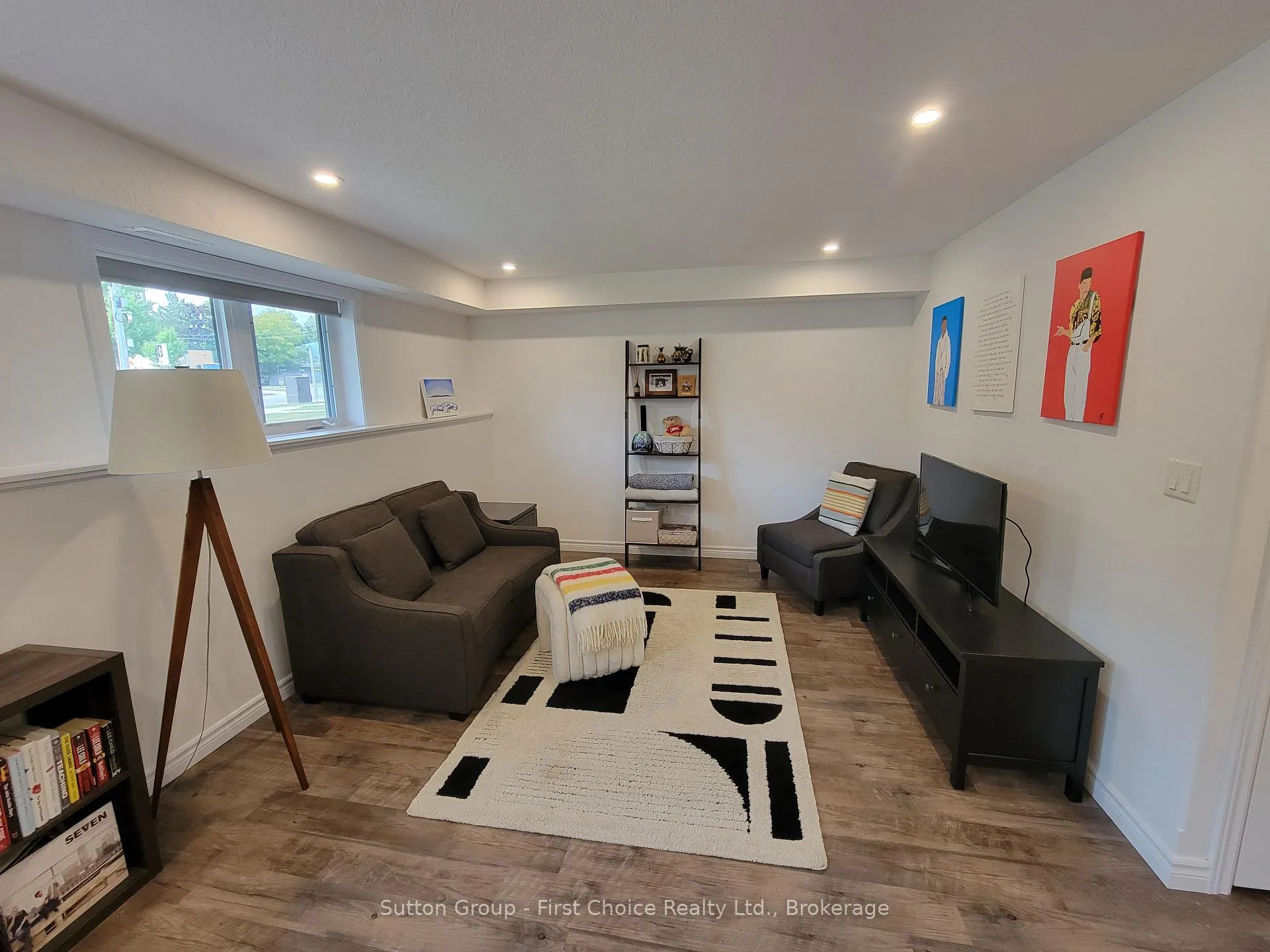 Photo 4 of Unit 5, 3205 Vivian Line 37, Stratford — HOMEH
