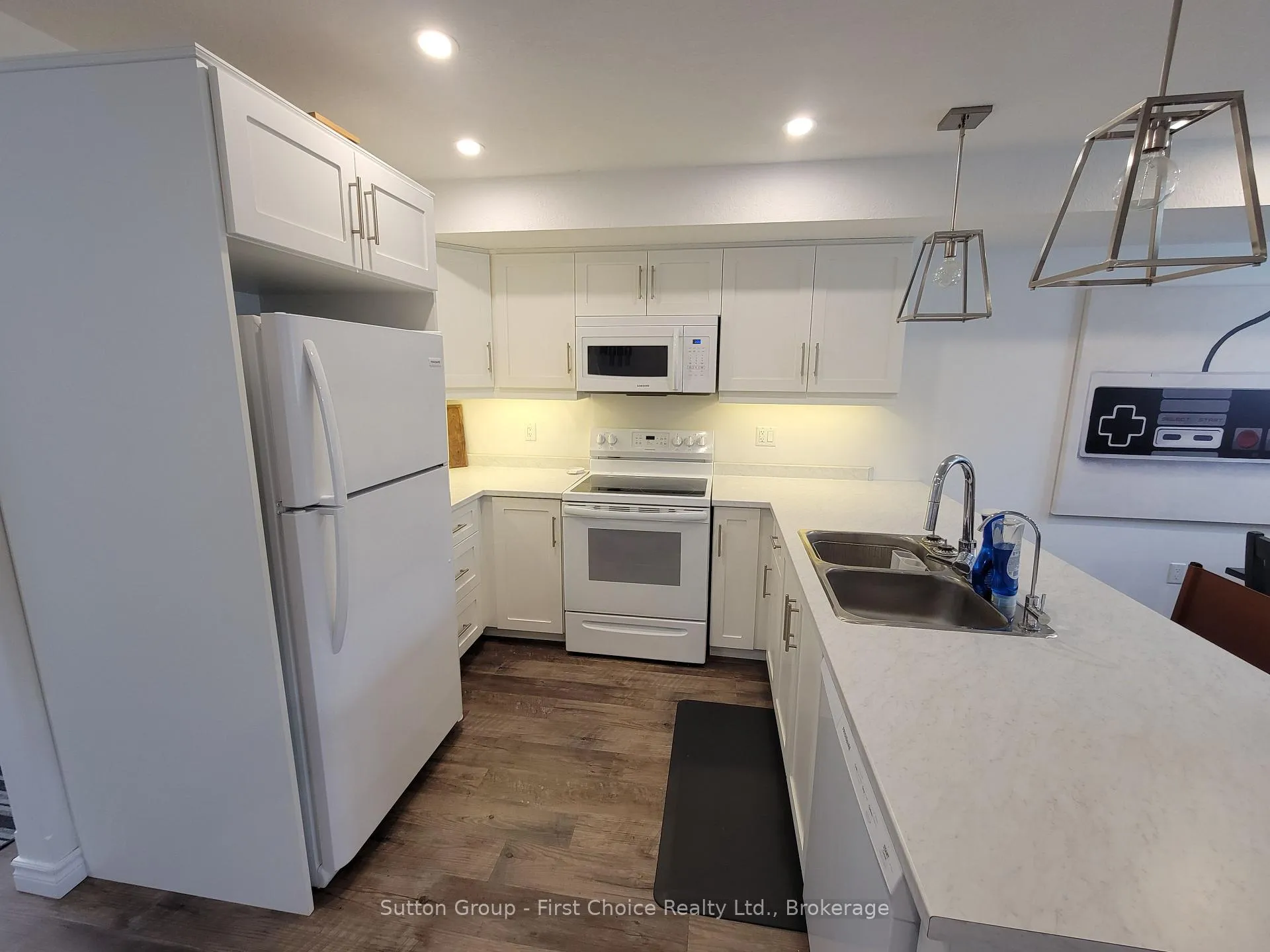 Photo 6 of Unit 5, 3205 Vivian Line 37, Stratford — HOMEH