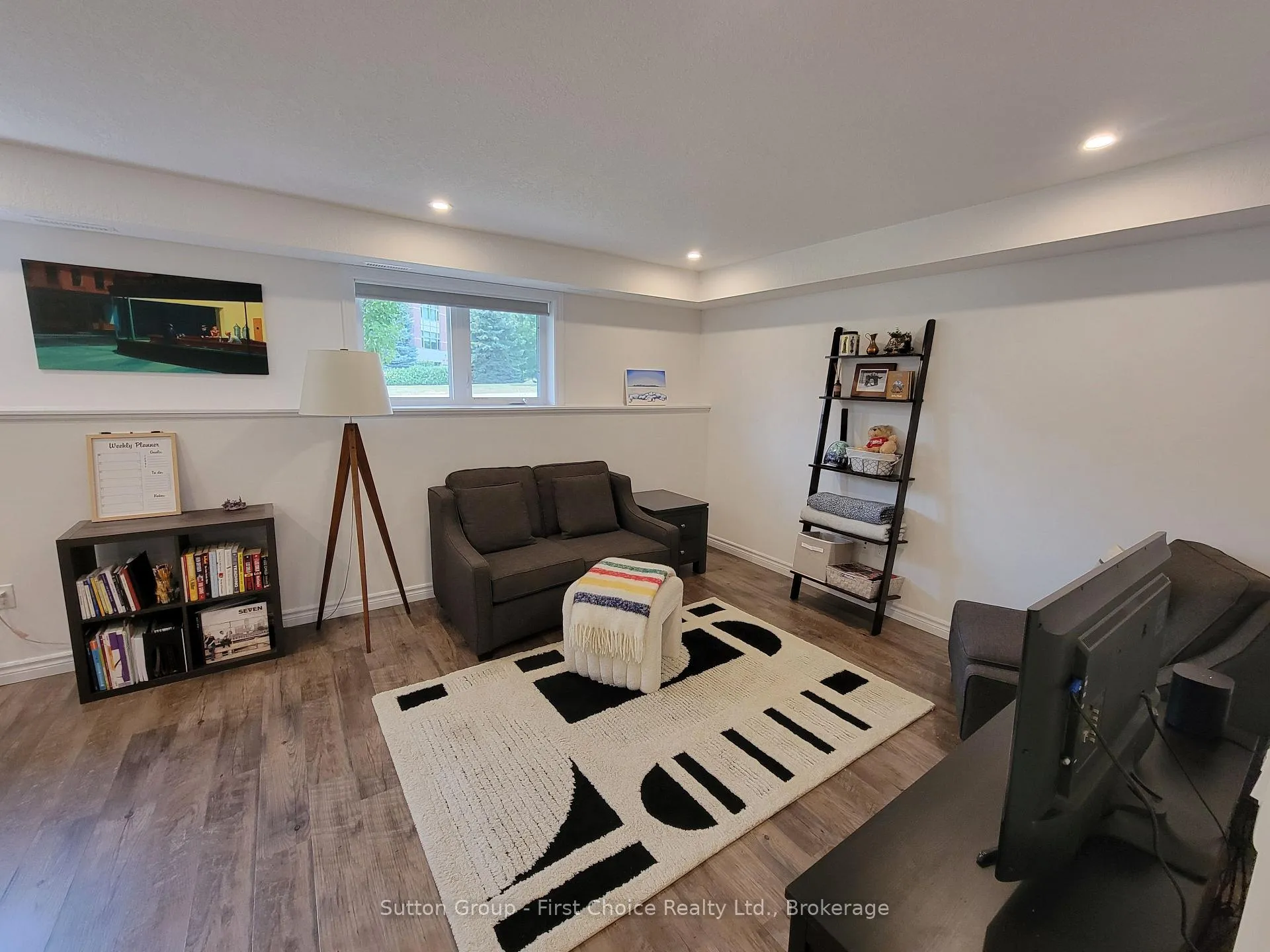 Photo 8 of Unit 5, 3205 Vivian Line 37, Stratford — HOMEH