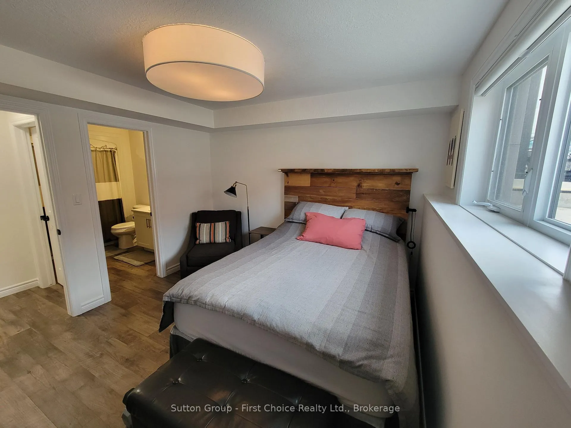 Photo 13 of Unit 5, 3205 Vivian Line 37, Stratford — HOMEH
