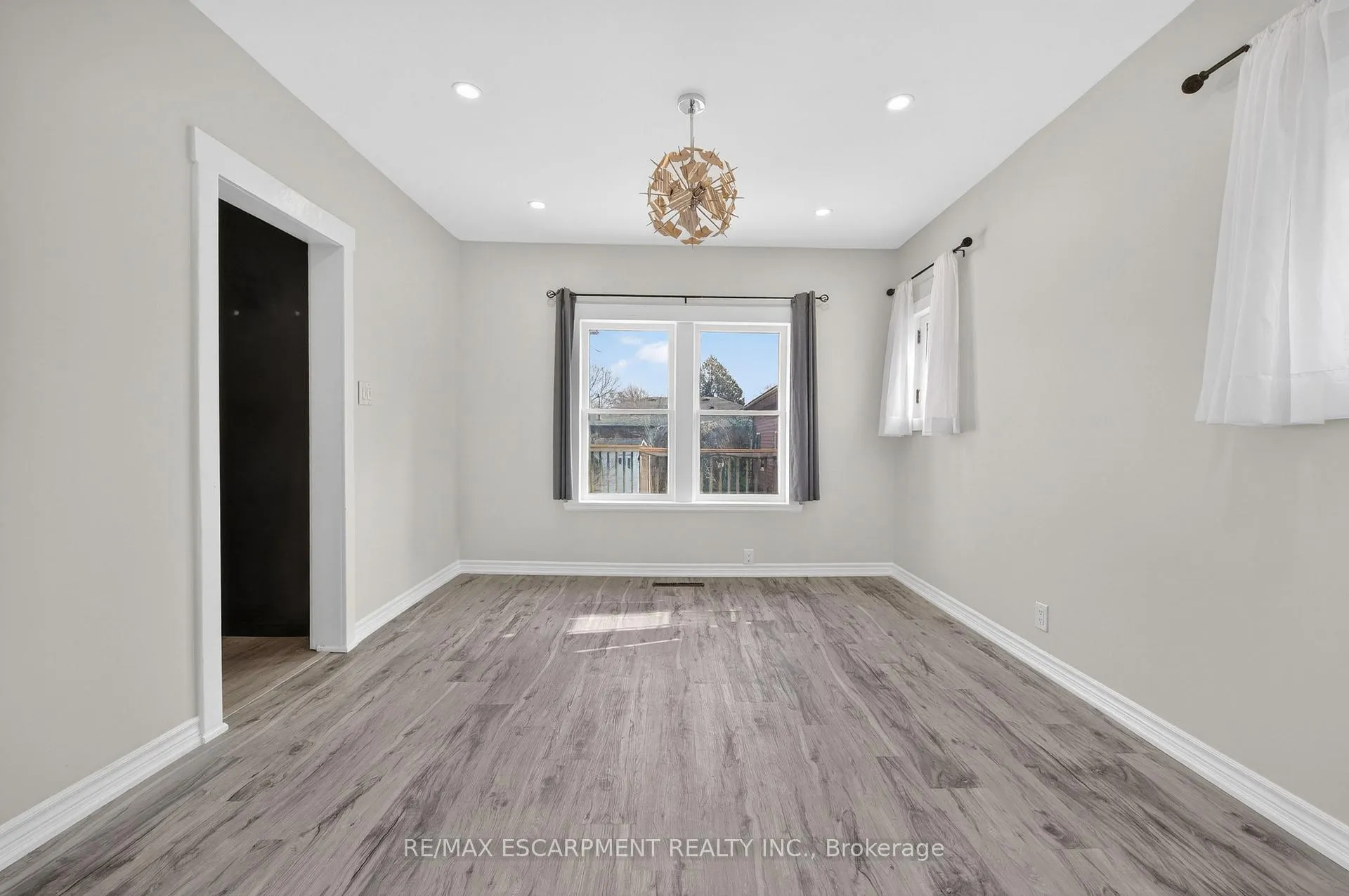 Photo 16 of 2296 New Street, Burlington, Brant — HOMEH