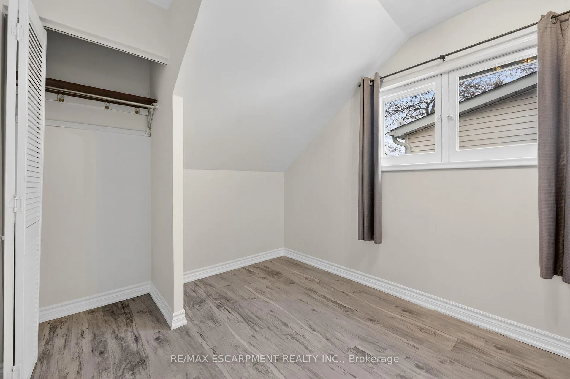Photo 32 of 2296 New Street, Burlington, Brant — HOMEH