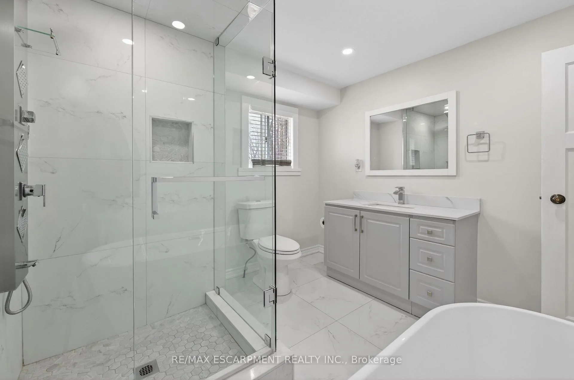 Photo 39 of 2296 New Street, Burlington, Brant — HOMEH