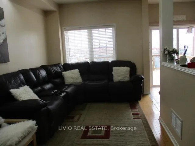 Photo 3 of 14 Pennyroyal Crescent, Brampton, Brampton North — HOMEH