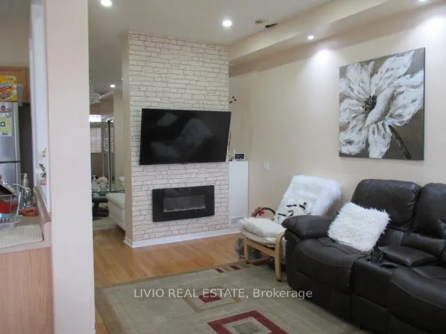 Photo 4 of 14 Pennyroyal Crescent, Brampton, Brampton North — HOMEH