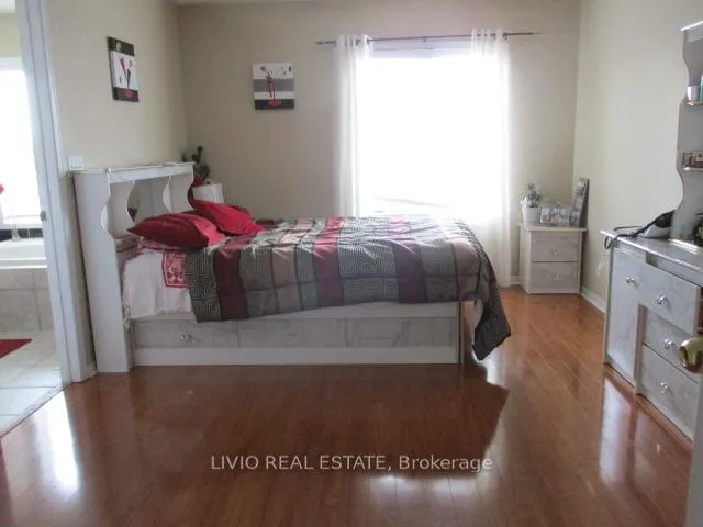 Photo 7 of 14 Pennyroyal Crescent, Brampton, Brampton North — HOMEH