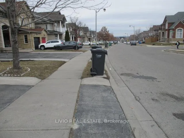 Photo 15 of 14 Pennyroyal Crescent, Brampton, Brampton North — HOMEH