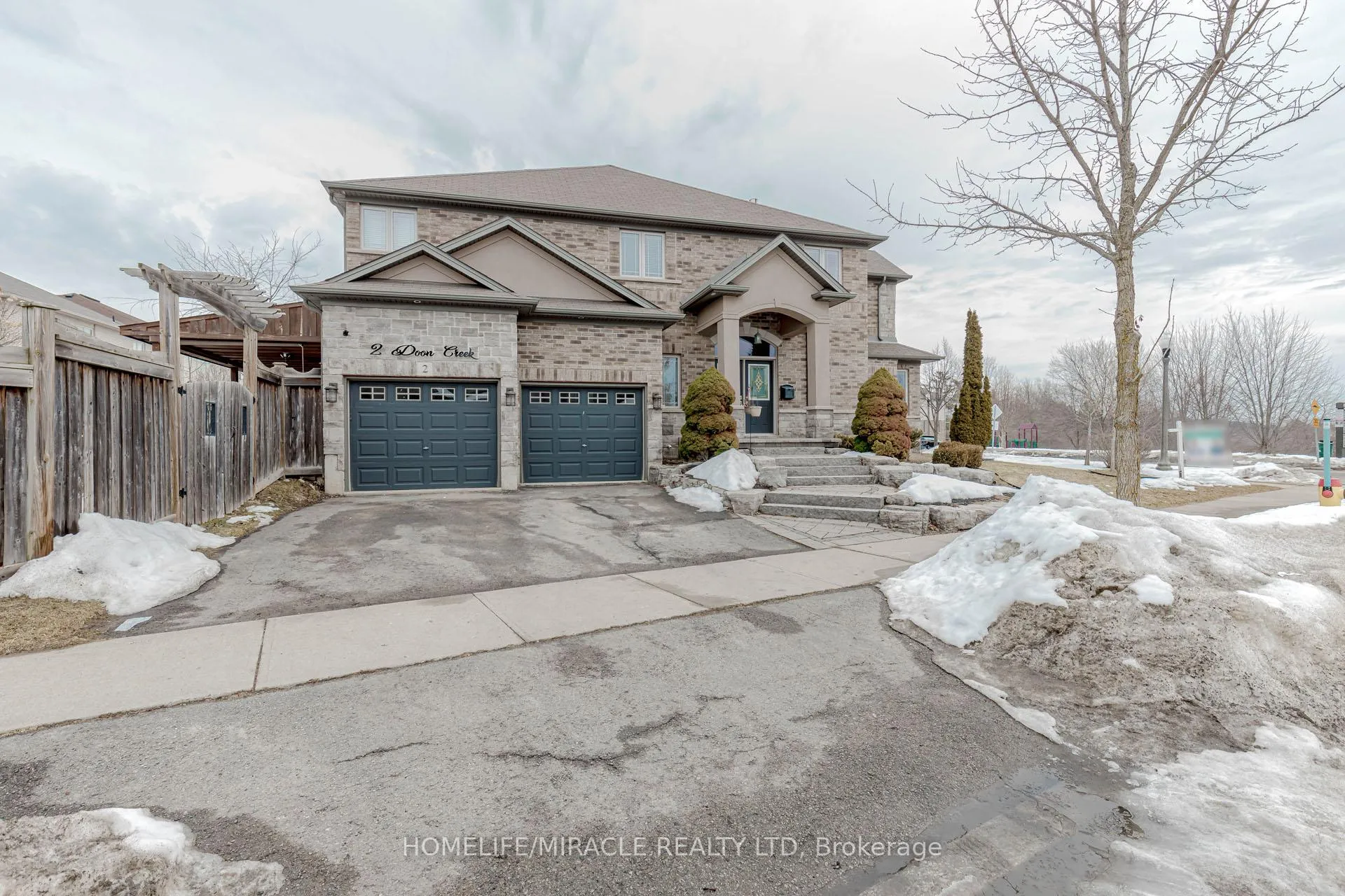 Front of 2 Doon Creek Street