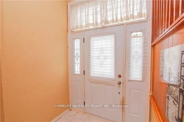 Photo 3 of Unit Upper Level, 31 Lakeland Drive, Etobicoke, Thistletown-Beaumonde Heights — HOMEH