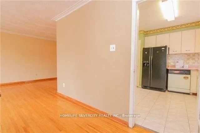 Photo 4 of Unit Upper Level, 31 Lakeland Drive, Etobicoke, Thistletown-Beaumonde Heights — HOMEH