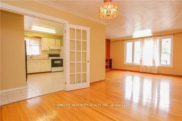 Photo 6 of Unit Upper Level, 31 Lakeland Drive, Etobicoke, Thistletown-Beaumonde Heights — HOMEH