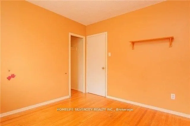 Photo 10 of Unit Upper Level, 31 Lakeland Drive, Etobicoke, Thistletown-Beaumonde Heights — HOMEH