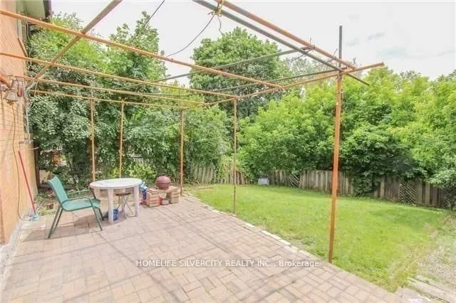 Photo 13 of Unit Upper Level, 31 Lakeland Drive, Etobicoke, Thistletown-Beaumonde Heights — HOMEH