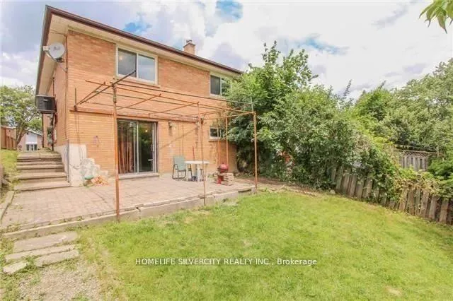 Photo 14 of Unit Upper Level, 31 Lakeland Drive, Etobicoke, Thistletown-Beaumonde Heights — HOMEH