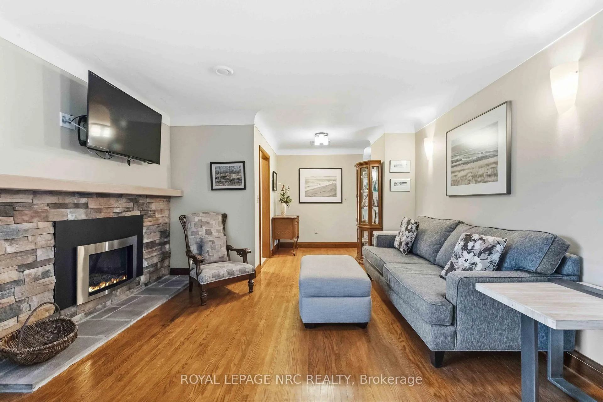 Photo 4 of 133 Lakeshore Road, St. Catharines, Lakeshore — HOMEH