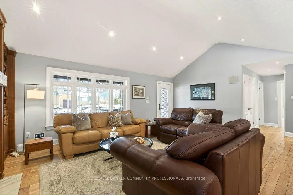 Photo 7 of 389 Clarendon Drive, Hamilton, Ancaster — HOMEH