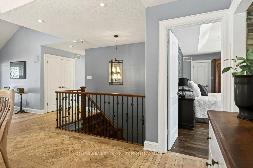 Photo 18 of 389 Clarendon Drive, Hamilton, Ancaster — HOMEH