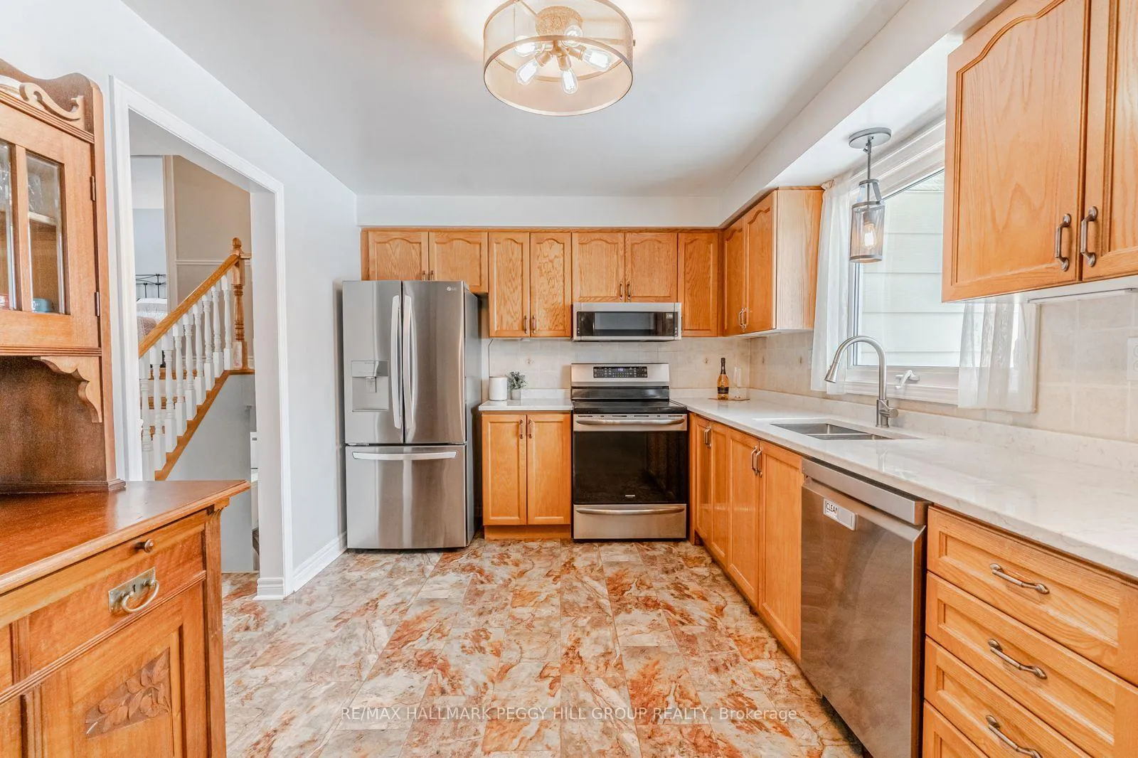 Photo 5 of 229 Deborah Way, Barrie, Painswick North — HOMEH