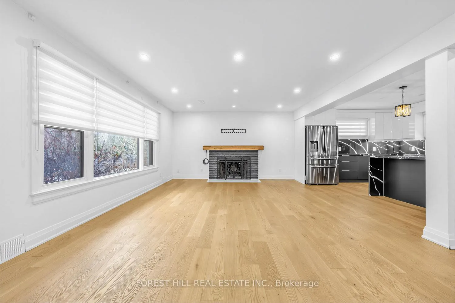 Photo 5 of 180 Glenwood Crescent, Oshawa, Centennial — HOMEH
