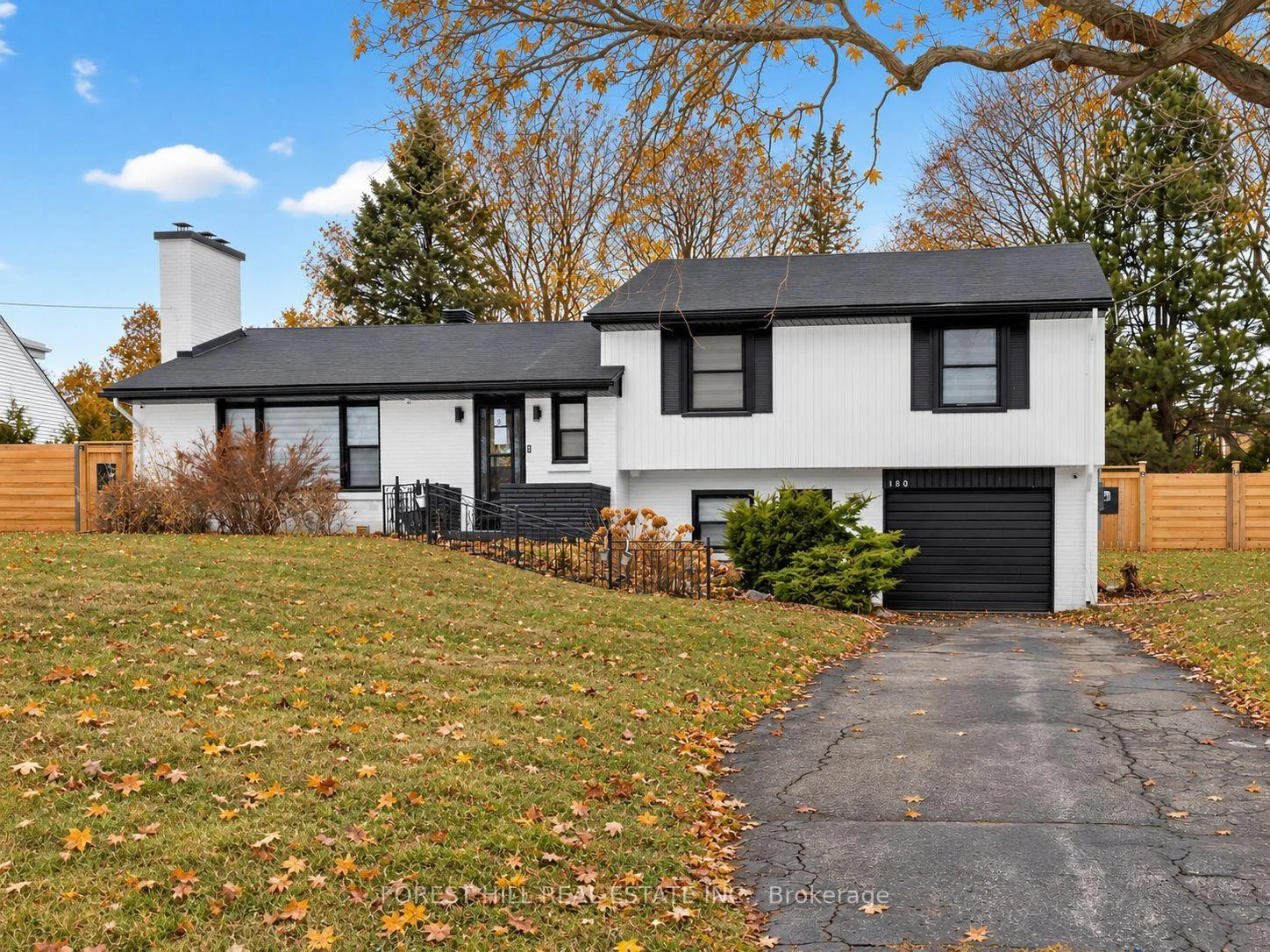 Photo 3 of 180 Glenwood Crescent, Oshawa, Centennial — HOMEH