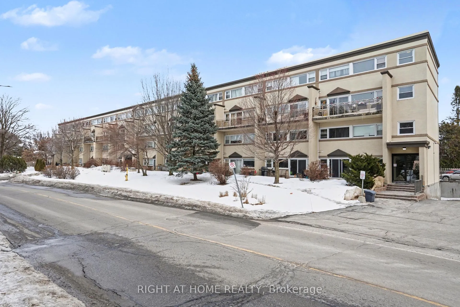 Photo 2 of Unit 121, 12 Corkstown Road, Ottawa, Lakeview Park — HOMEH
