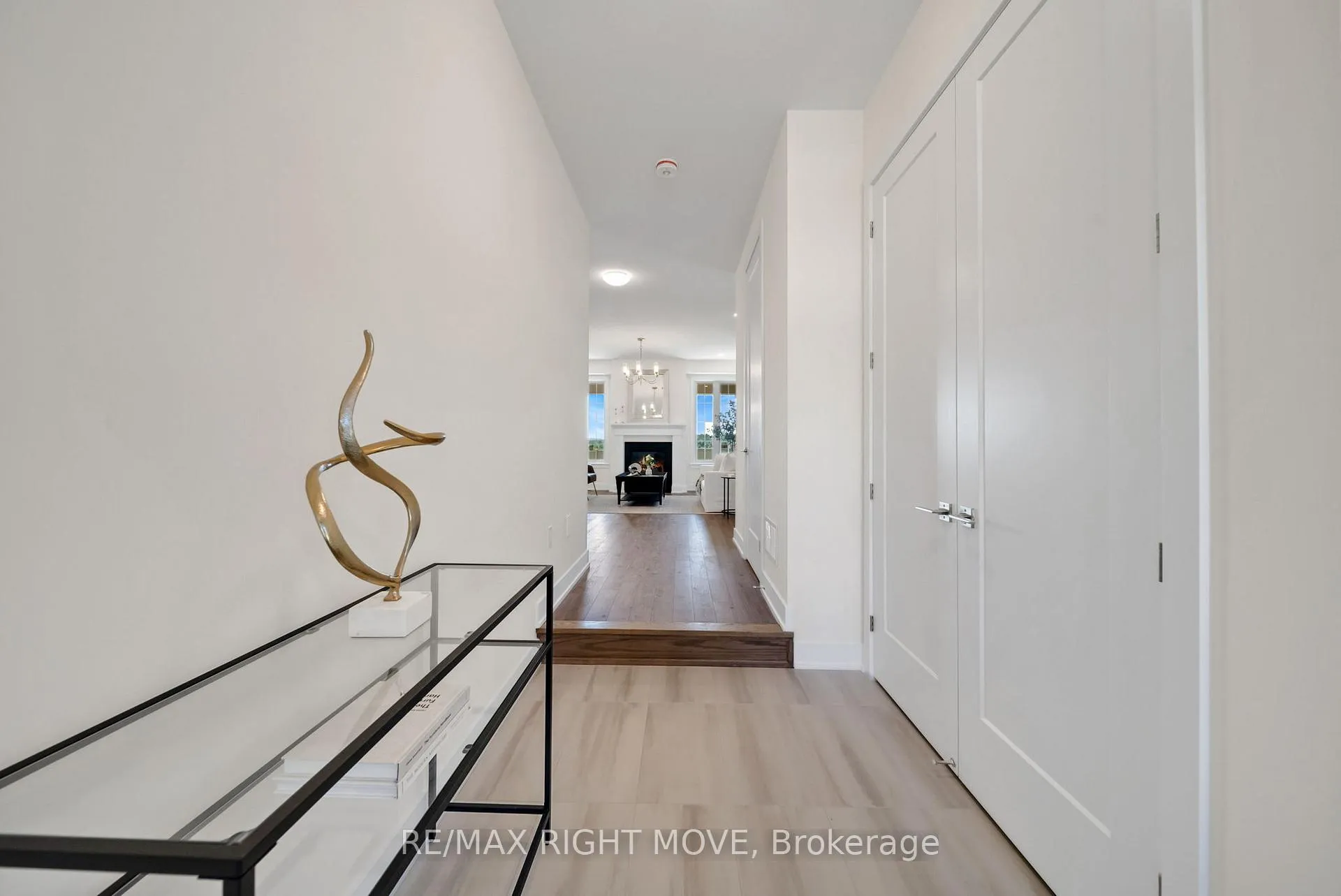 Photo 3 of 3194 Orion Boulevard, Orillia — HOMEH