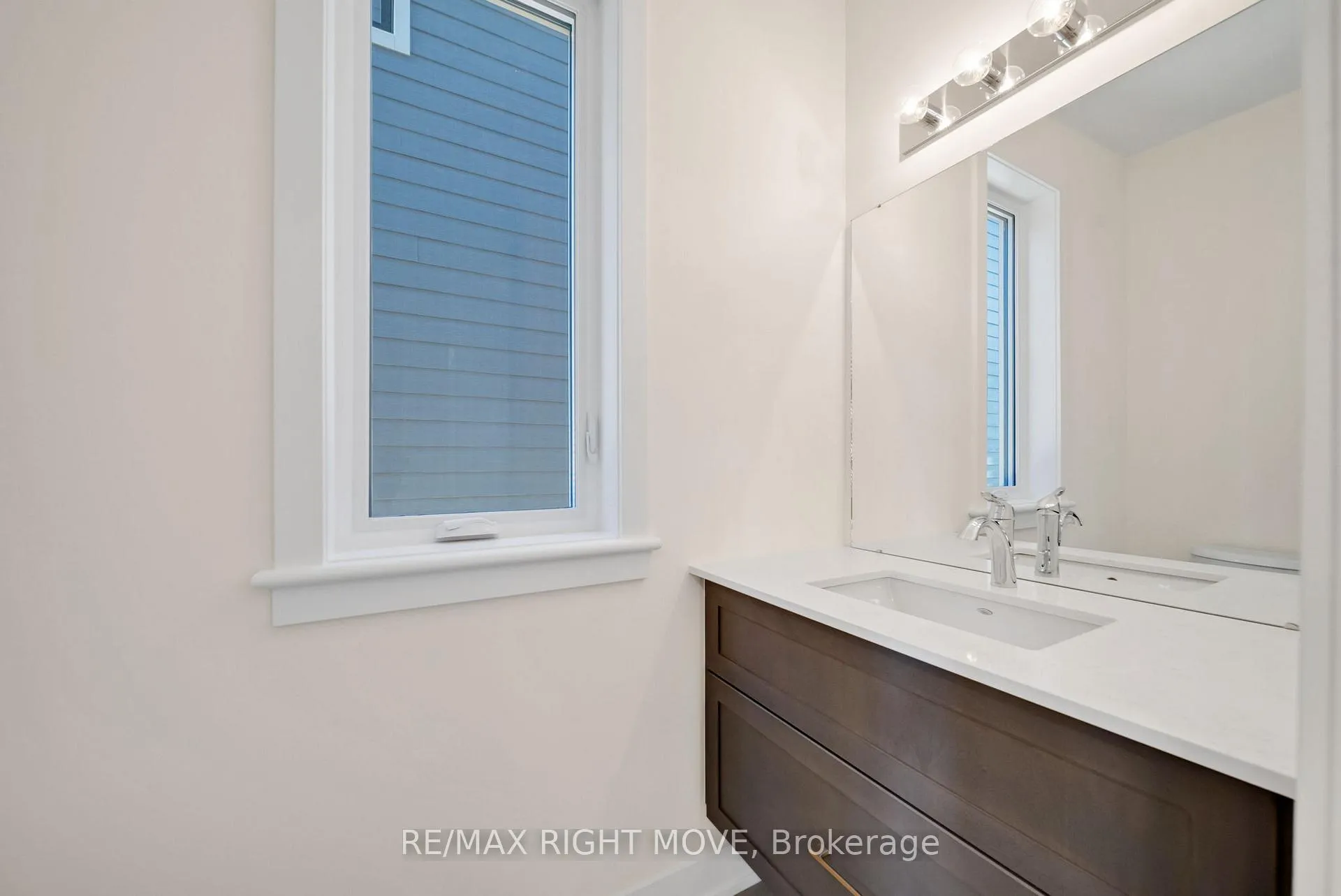 Photo 4 of 3194 Orion Boulevard, Orillia — HOMEH